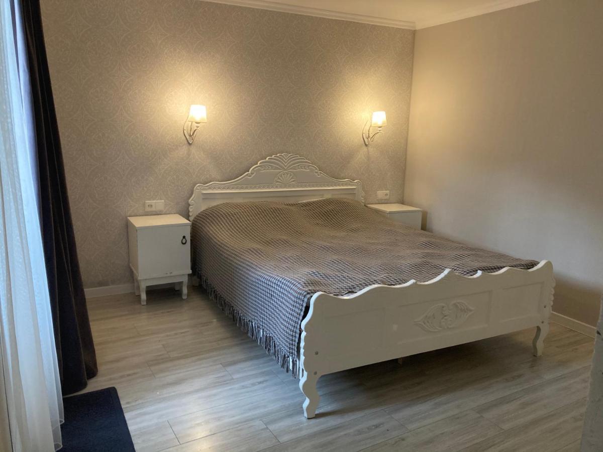 Nikas Guest House Borjomi Bagian luar foto