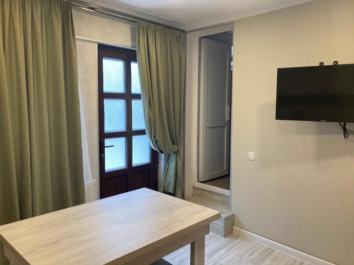 Nikas Guest House Borjomi Bagian luar foto